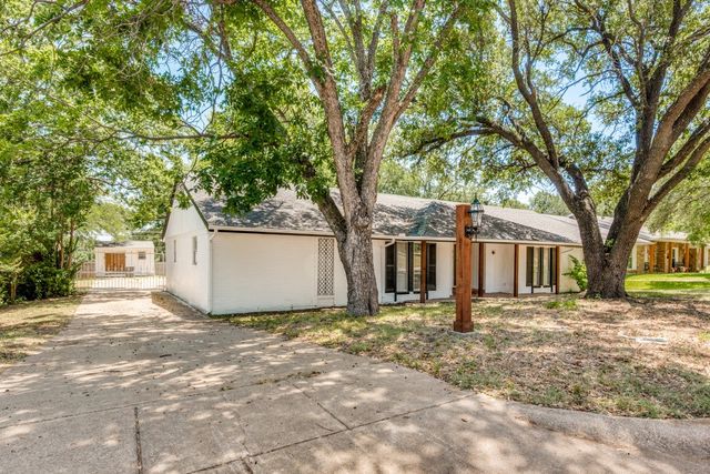 317 Cedar Creek Court, Fort Worth, TX 76103