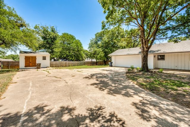 317 Cedar Creek Court, Fort Worth, TX 76103