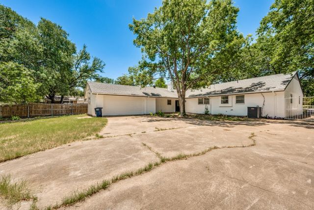 317 Cedar Creek Court, Fort Worth, TX 76103