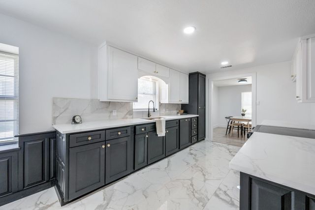 317 Cedar Creek Court, Fort Worth, TX 76103