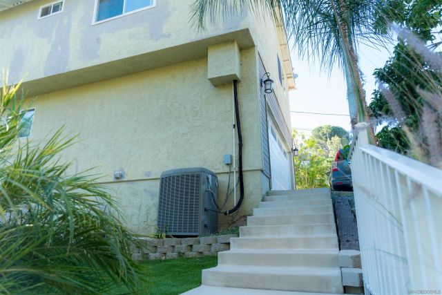 10179 Canyon Dr, Escondido, CA 92026