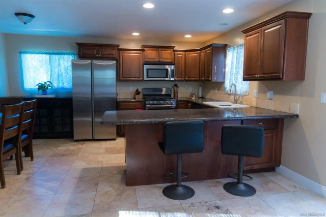 10179 Canyon Dr, Escondido, CA 92026