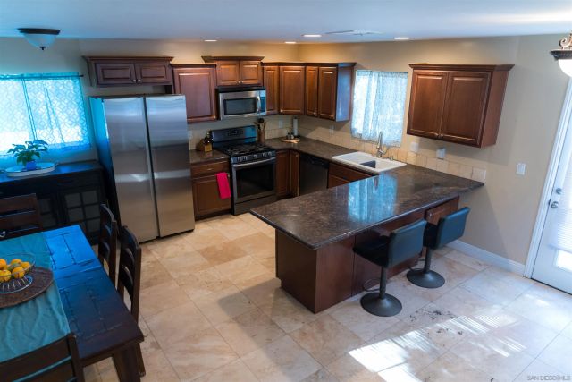 10179 Canyon Dr, Escondido, CA 92026