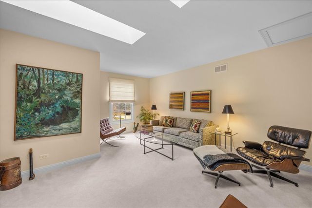 520 Andover Court, Lake Forest, IL 60045