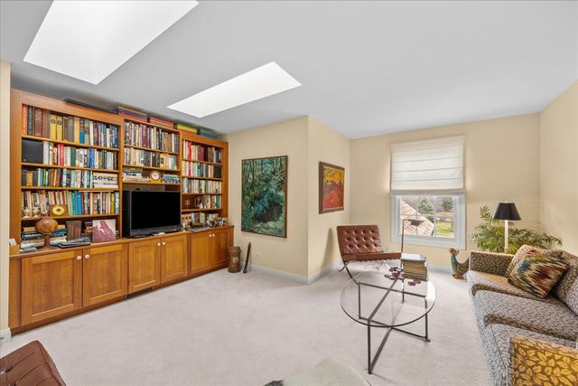 520 Andover Court, Lake Forest, IL 60045