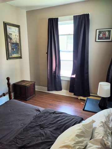 22 Chestnut St Apt 1, Brattleboro, VT 05301