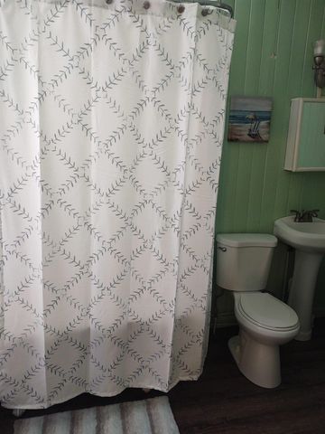 22 Chestnut St Apt 1, Brattleboro, VT 05301