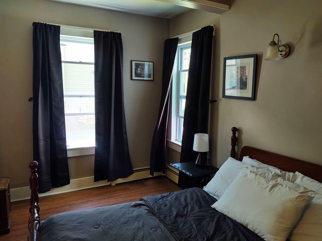22 Chestnut St Apt 1, Brattleboro, VT 05301