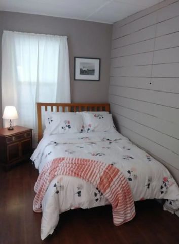 22 Chestnut St Apt 1, Brattleboro, VT 05301