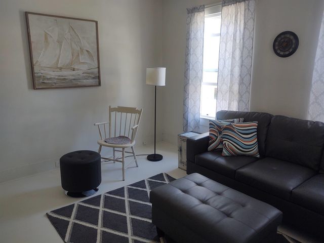 22 Chestnut St Apt 1, Brattleboro, VT 05301