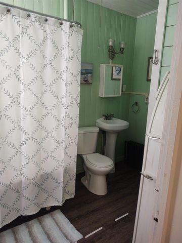 22 Chestnut St Apt 1, Brattleboro, VT 05301