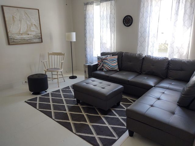 22 Chestnut St Apt 1, Brattleboro, VT 05301