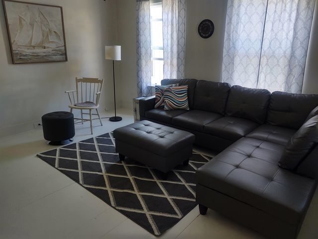 22 Chestnut St Apt 1, Brattleboro, VT 05301