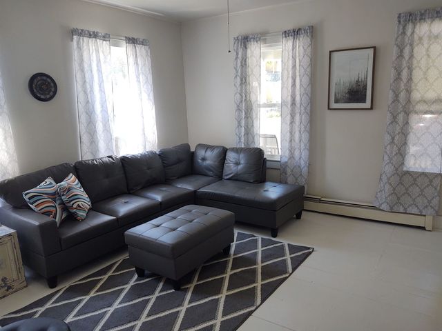 22 Chestnut St Apt 1, Brattleboro, VT 05301