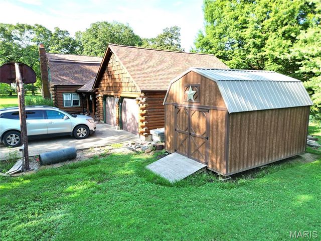 3638 Hotze Road, Salem, IL 62881