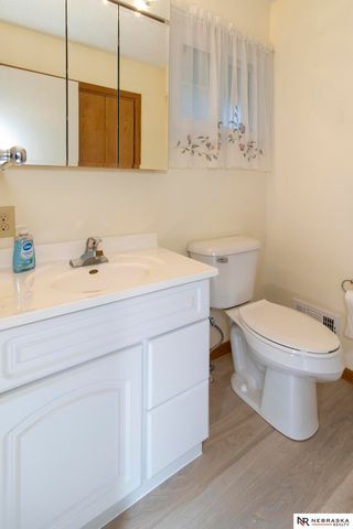 8120 Cobblestone Circle, Lincoln, NE 68510