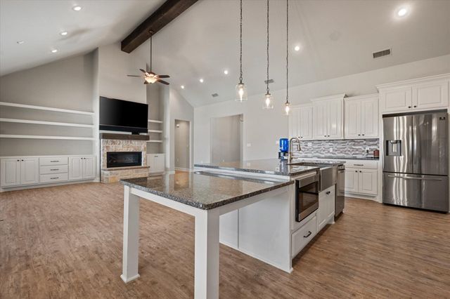 1210 N 14th Place, Wolfforth, TX 79382