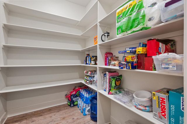 1210 N 14th Place, Wolfforth, TX 79382