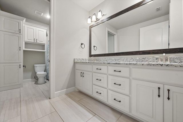 1210 N 14th Place, Wolfforth, TX 79382