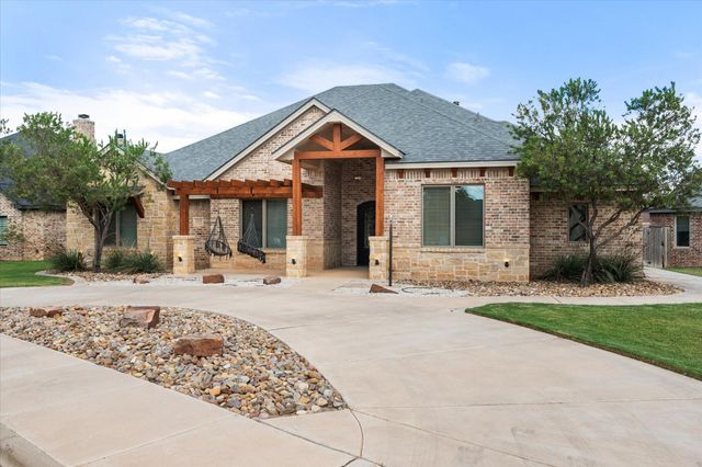1210 N 14th Place, Wolfforth, TX 79382