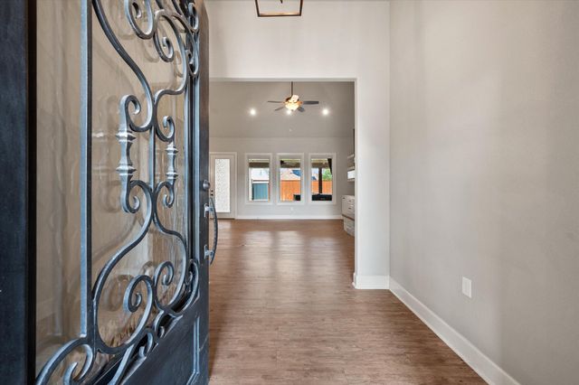 1210 N 14th Place, Wolfforth, TX 79382