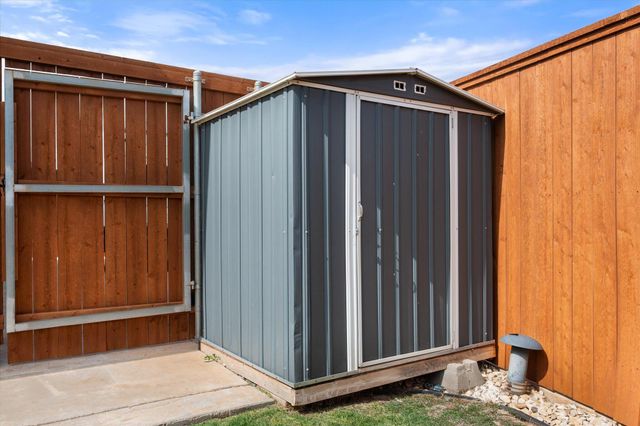 1210 N 14th Place, Wolfforth, TX 79382