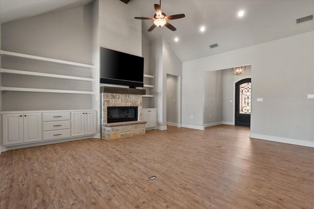 1210 N 14th Place, Wolfforth, TX 79382