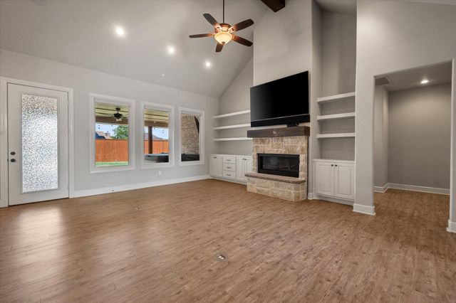 1210 N 14th Place, Wolfforth, TX 79382