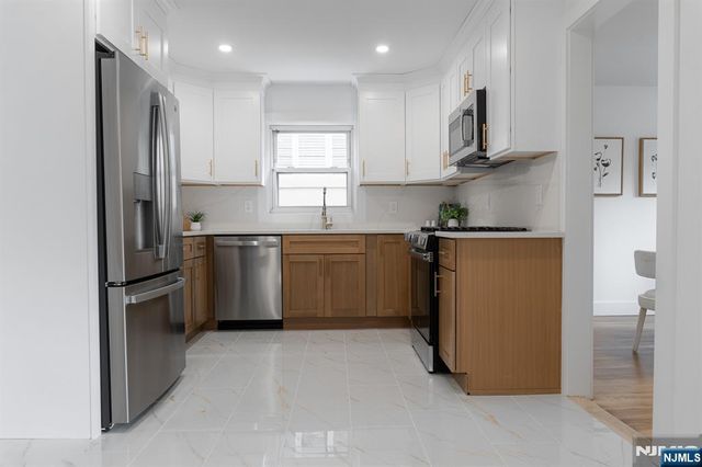 453 8th Street, Palisades Park, NJ 07650