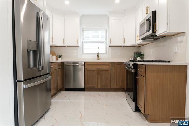 453 8th Street, Palisades Park, NJ 07650