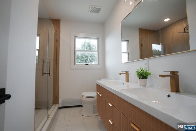 453 8th Street, Palisades Park, NJ 07650