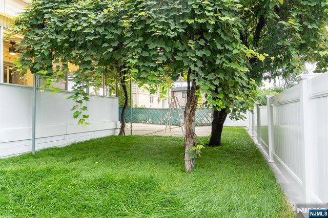 453 8th Street, Palisades Park, NJ 07650