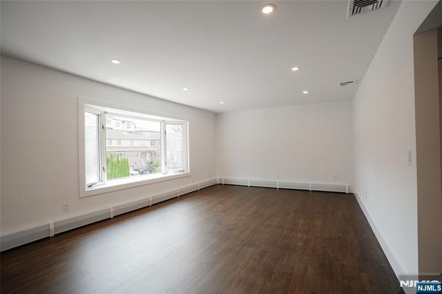 453 8th Street, Palisades Park, NJ 07650