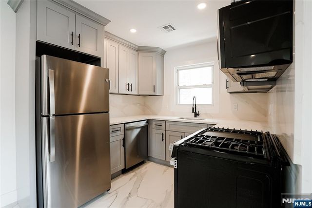 453 8th Street, Palisades Park, NJ 07650