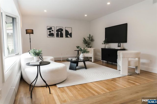 453 8th Street, Palisades Park, NJ 07650