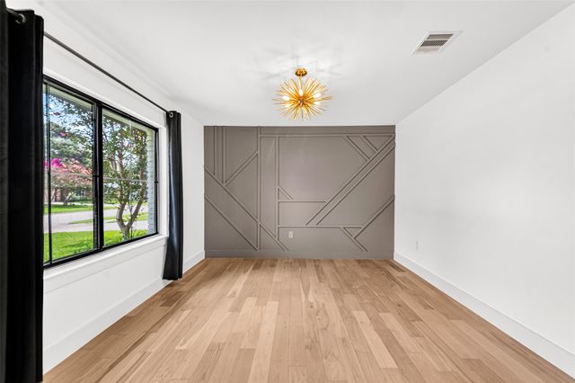 5439 Kinglet Street, Houston, TX 77096
