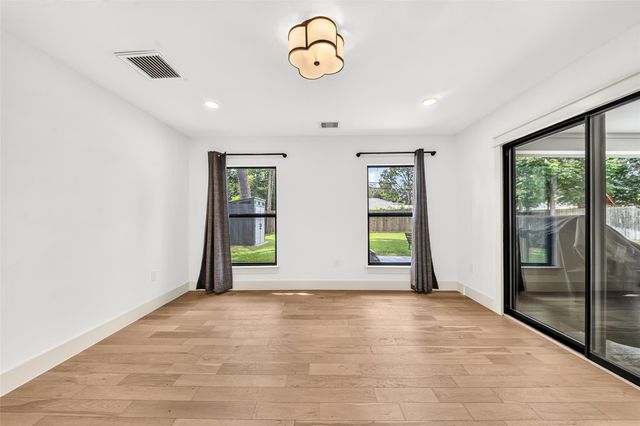 5439 Kinglet Street, Houston, TX 77096