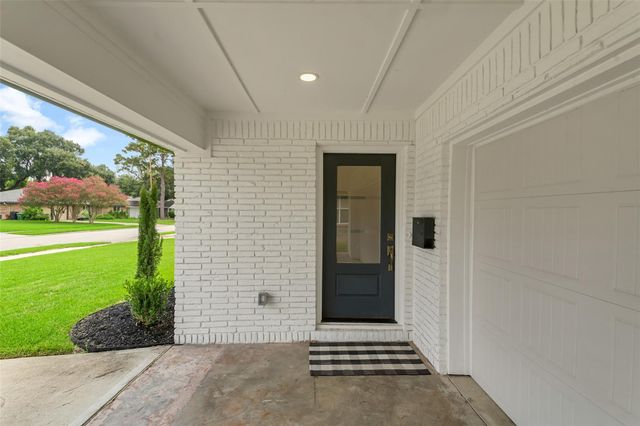5439 Kinglet Street, Houston, TX 77096