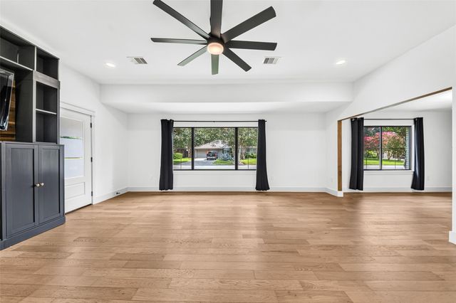 5439 Kinglet Street, Houston, TX 77096