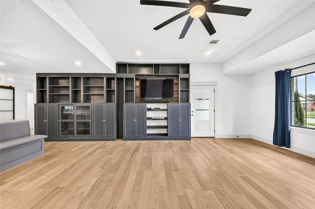 5439 Kinglet Street, Houston, TX 77096