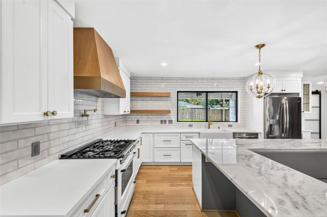 5439 Kinglet Street, Houston, TX 77096