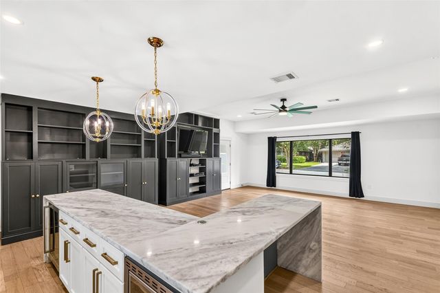 5439 Kinglet Street, Houston, TX 77096