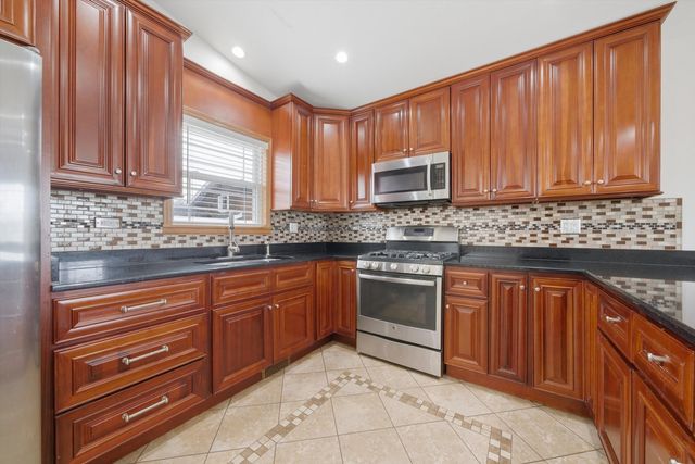 10725 S Rutherford Avenue, Worth, IL 60482