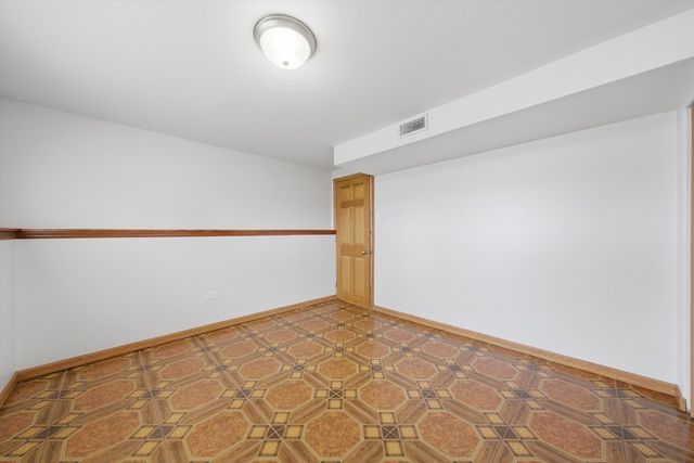 10725 S Rutherford Avenue, Worth, IL 60482