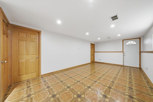 10725 S Rutherford Avenue, Worth, IL 60482