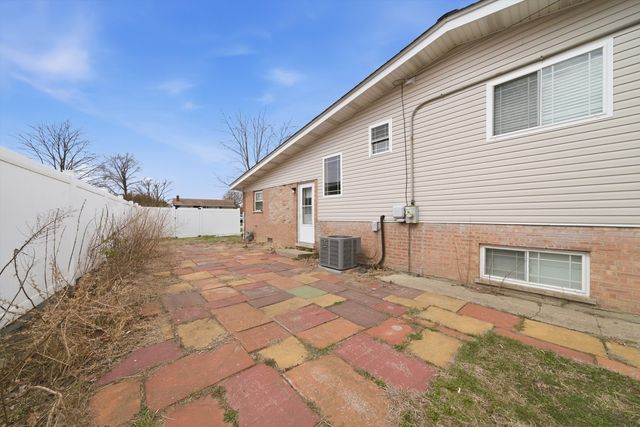 10725 S Rutherford Avenue, Worth, IL 60482