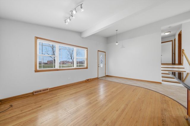 10725 S Rutherford Avenue, Worth, IL 60482