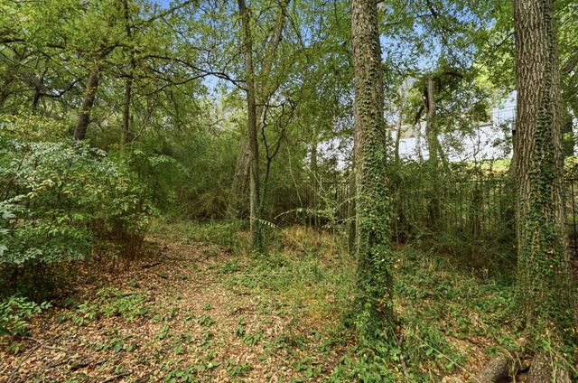20 N Peak RD, West Lake Hills, TX 78746