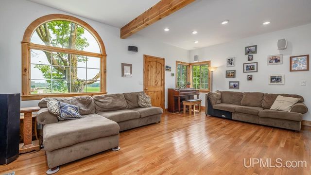 3143 D Road, Bark River, MI 49807