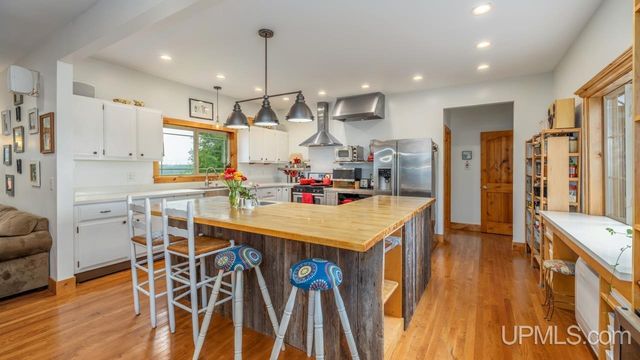 3143 D Road, Bark River, MI 49807